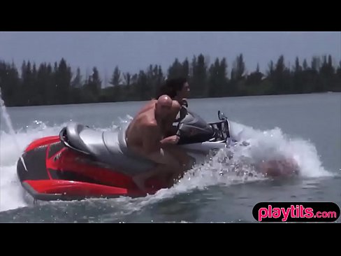 Fucking teen girls on a moving jetski? Yes, its possible!