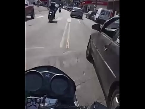 Comi a novinha do rabo granded em cima da moto e ela nao parava de gemer