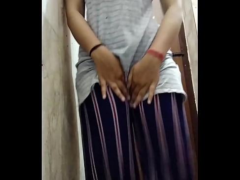 Indian girl fingering in her anal hardly