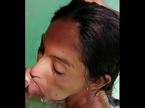 Mi bb le gusta mamar verga