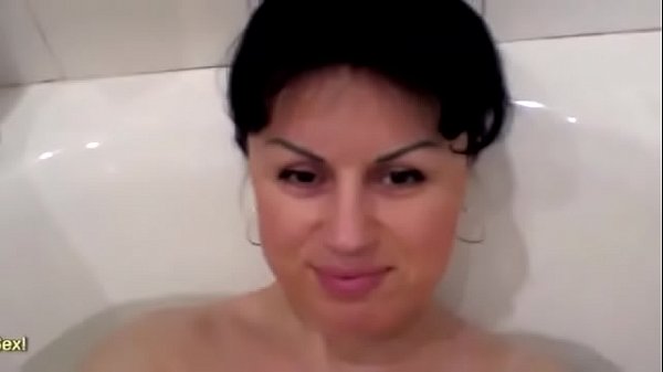 Chubby Mature Amateur Playing In The Tub