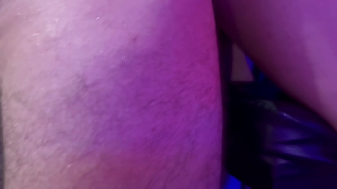 Жесткий секс на барном стуле