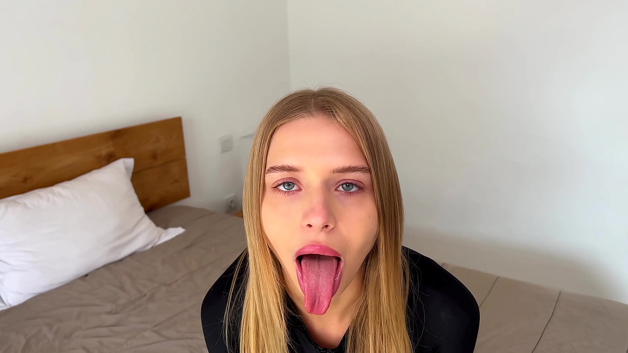 Californiababe is giving rimjob and getting pee in mouth