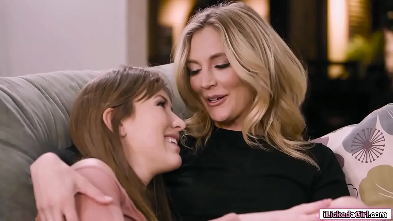 Lesbian teen stepdaughter assfingering her stepmom