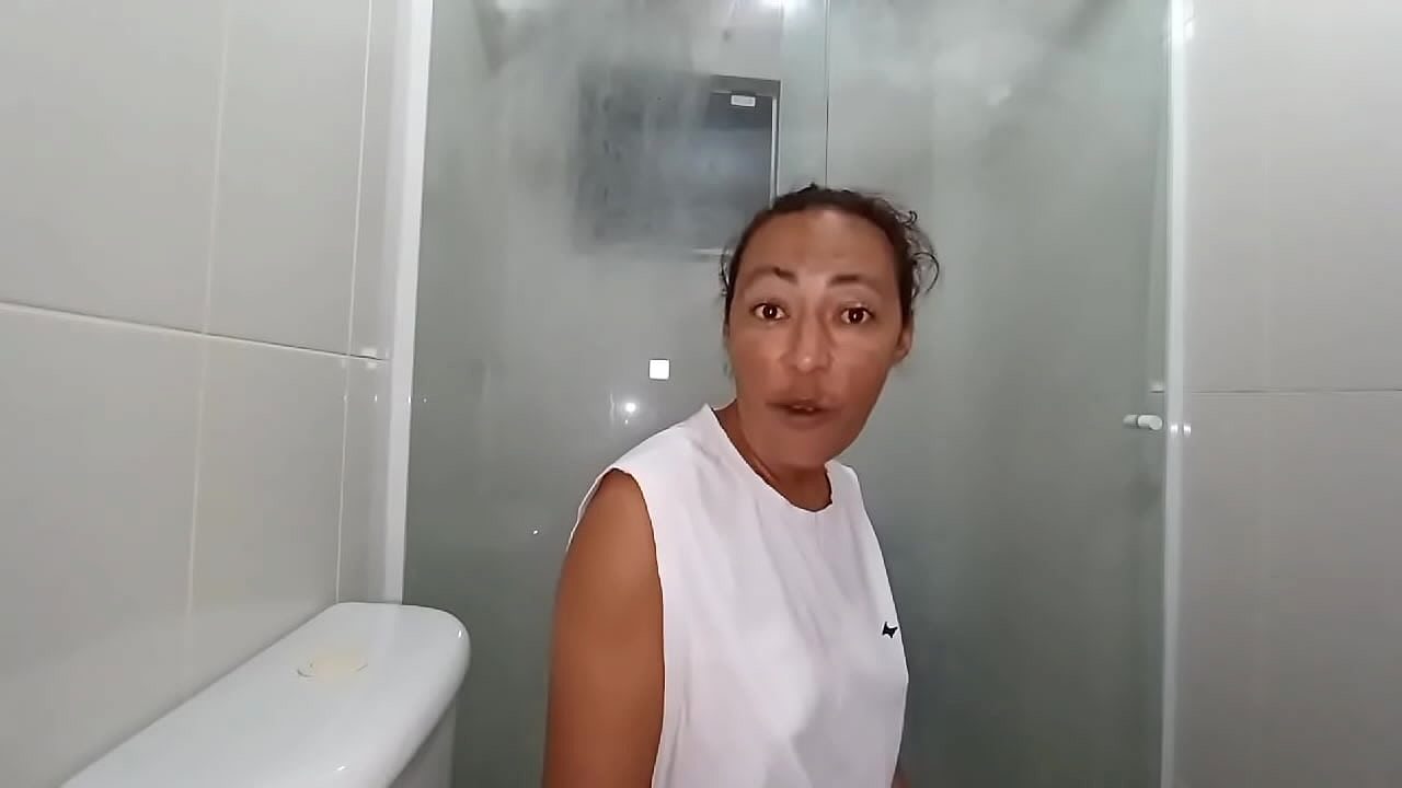 ela limpa o banheiro teaser