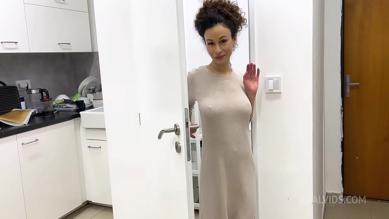 Stacy Bloom Testing The Handmade Dolphin Size XL (With Additional Anal Fisting) TWT155