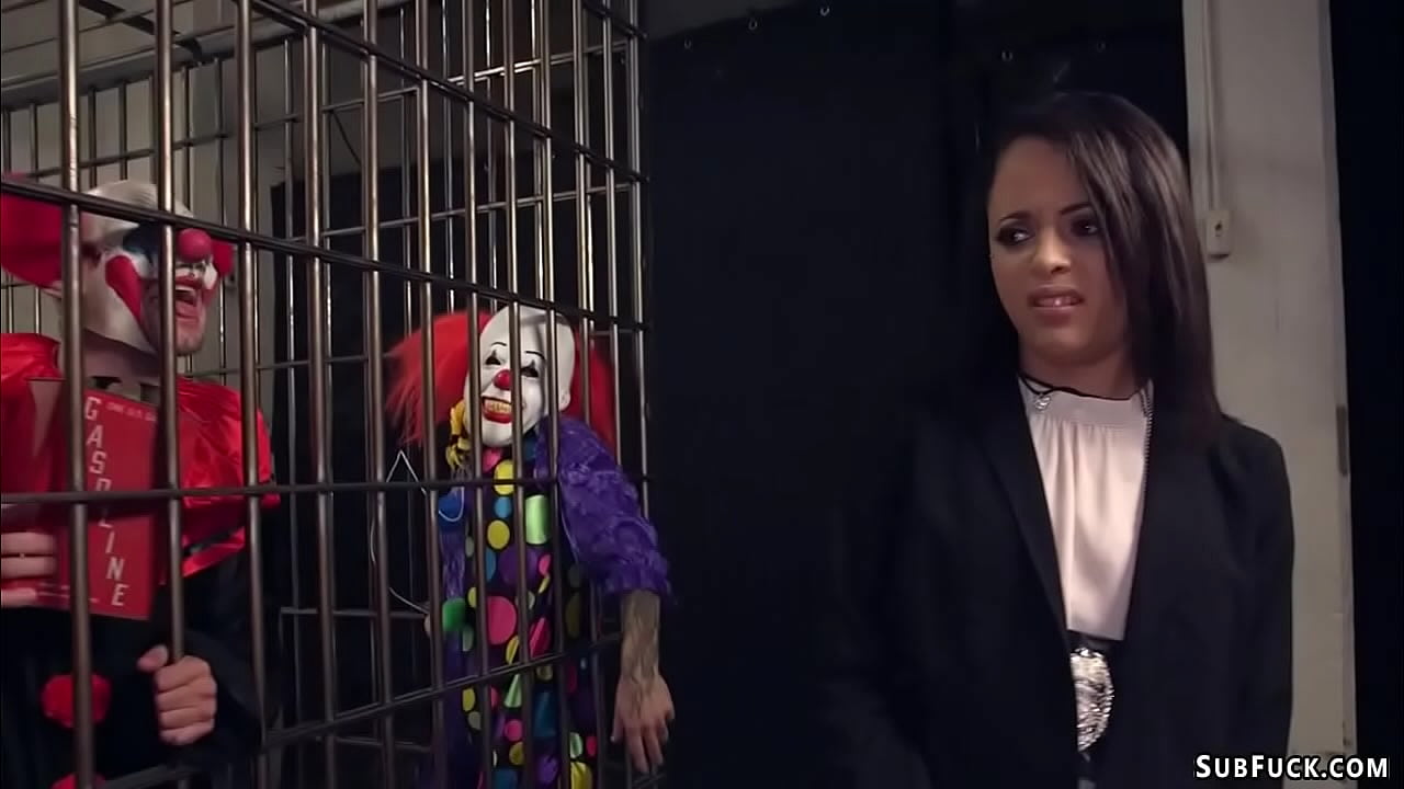 Therapist sent ebony agent Holly Hendrix to face her biggest fear of clowns and soon after she is double anal penetration fucked by their big dick
