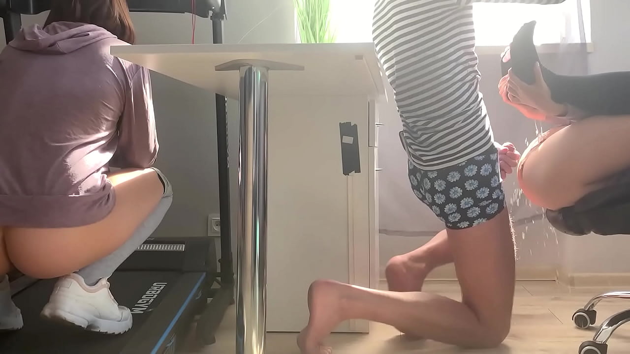She pee on his dick after tight anal, her twin sister is watching. - Pervert Sis