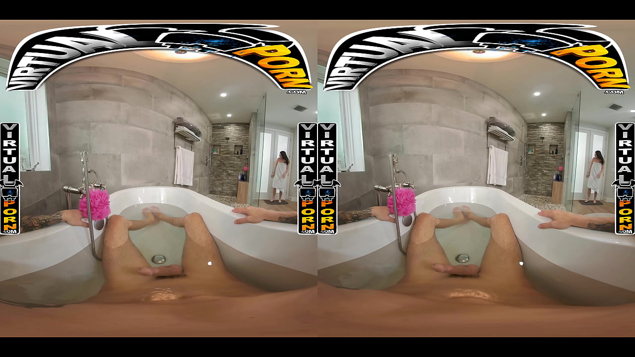 VIRTUAL PORN - Reyna DeLaCruz's Wet Latina Ass Looks Damn Amazing In VR