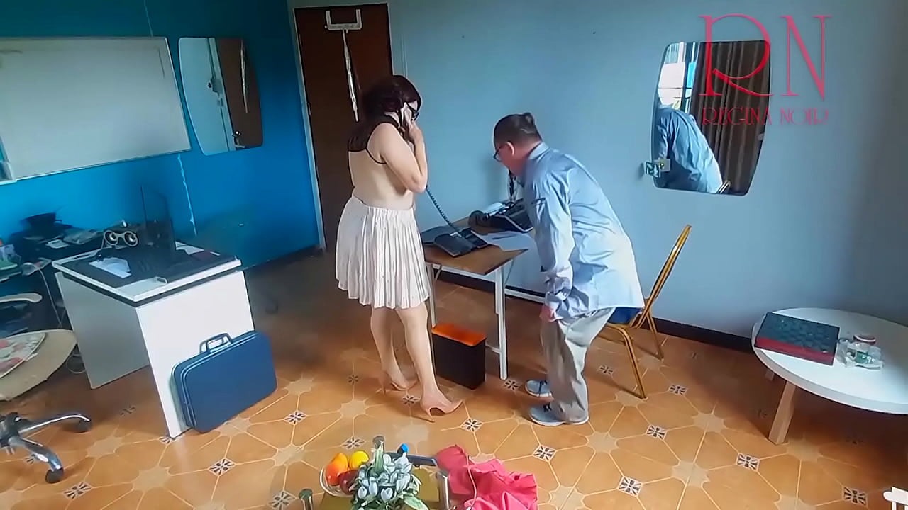 ENF Stupid secretary concludes a contract with the buyer. The manager fucks her in the mouth and in the pussy.