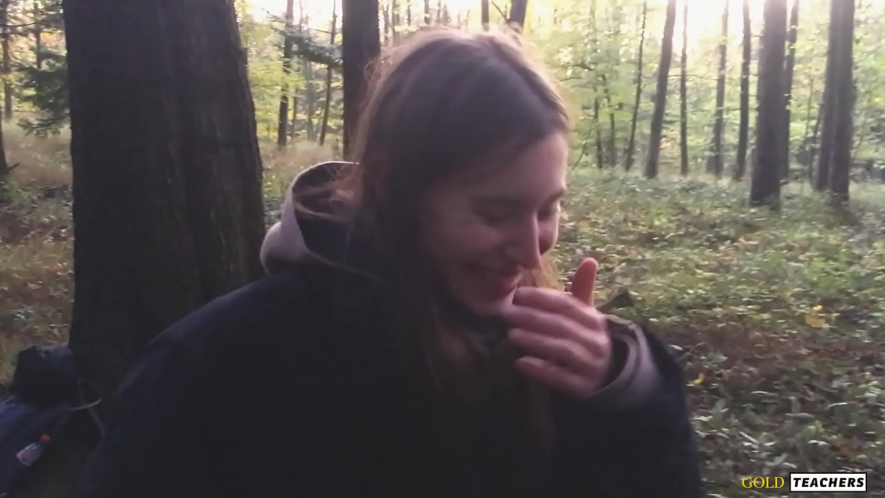 Russian girl gives a blowjob in a German forest (family homemade porn).