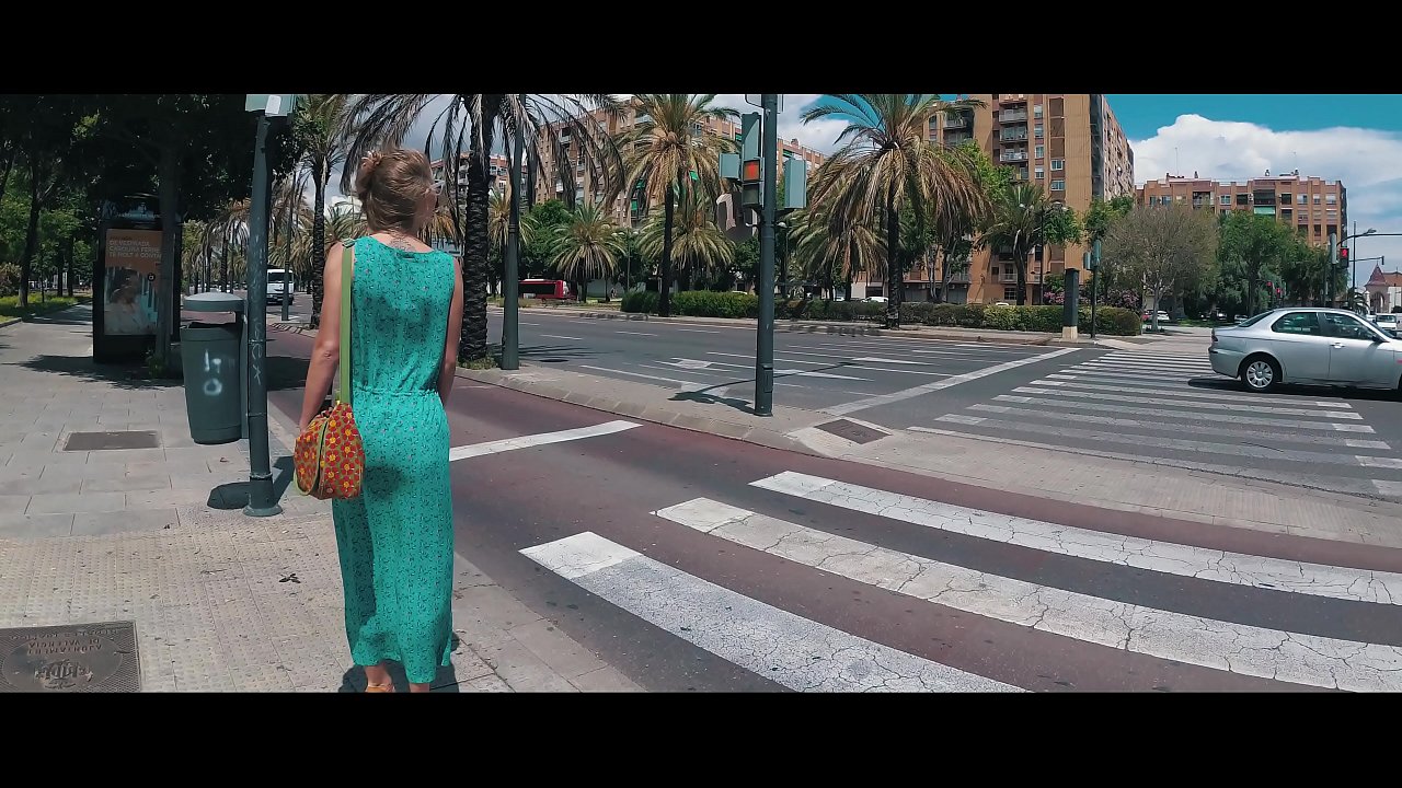 TRAVEL SHOW - Russian Girl Sasha Bi in Valencia.Part 1. Walk through the main streets