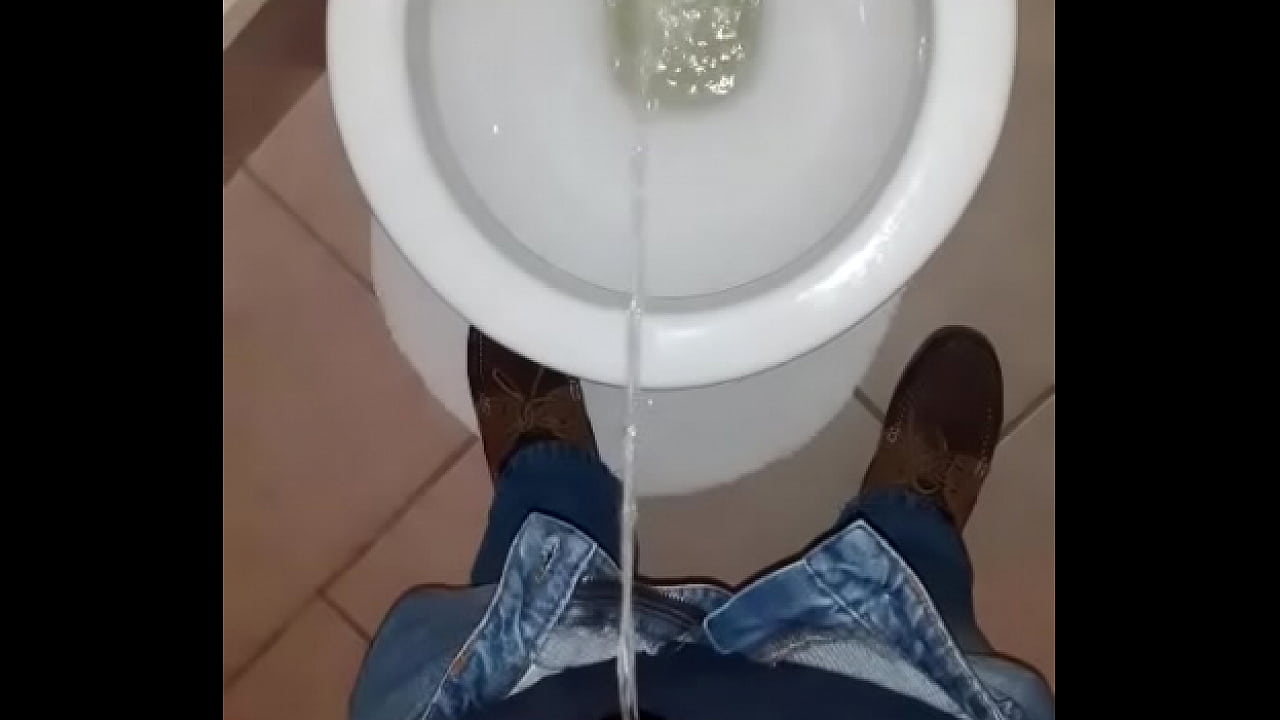 Pee with stiff willy in the pub