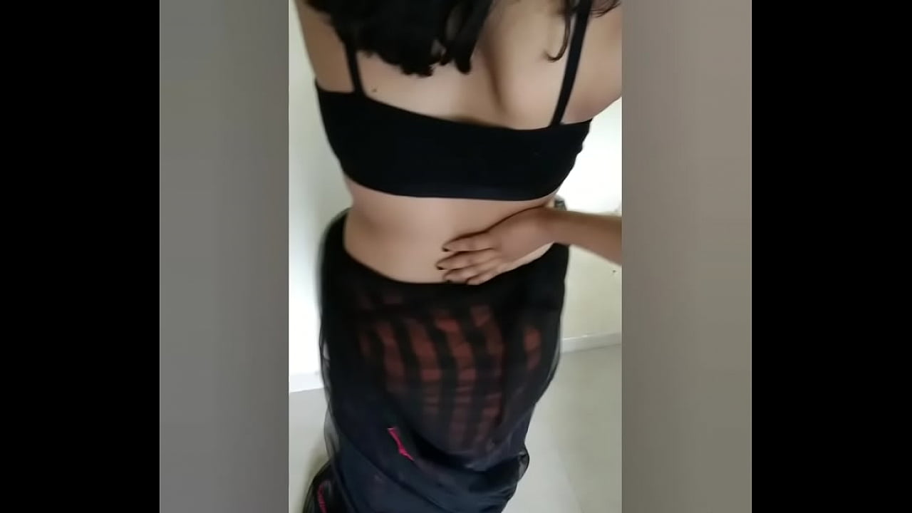 Sexy babe in saree showing off her body