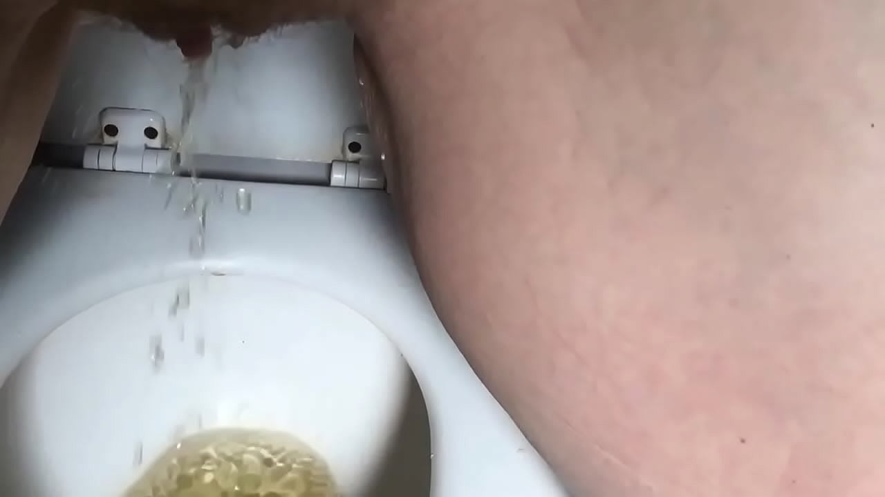 GoddessAmandaxxx Sexy Pussy Peeing in Toilet