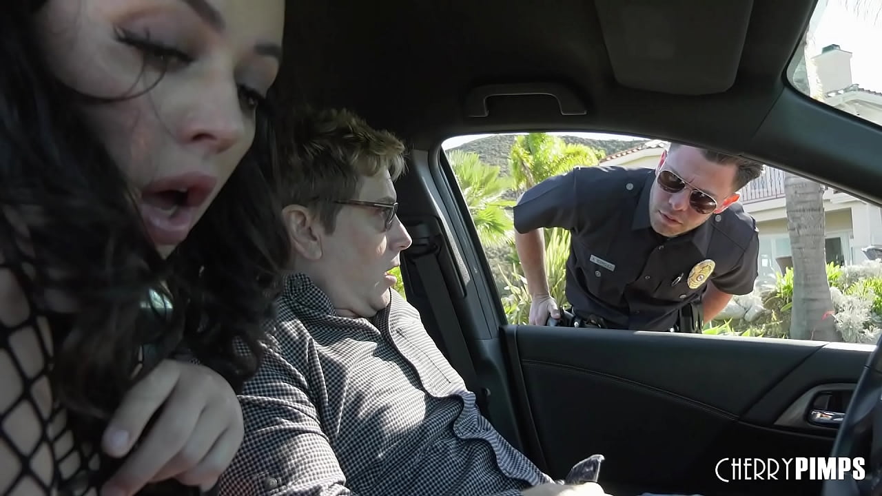 Whitney Wright is busy doing her thing with her client when Officer Seth Gamble sees her giving a blowjob in the car! Seth has his suspicions and arrests her, but she finds a way to avoid her charges.