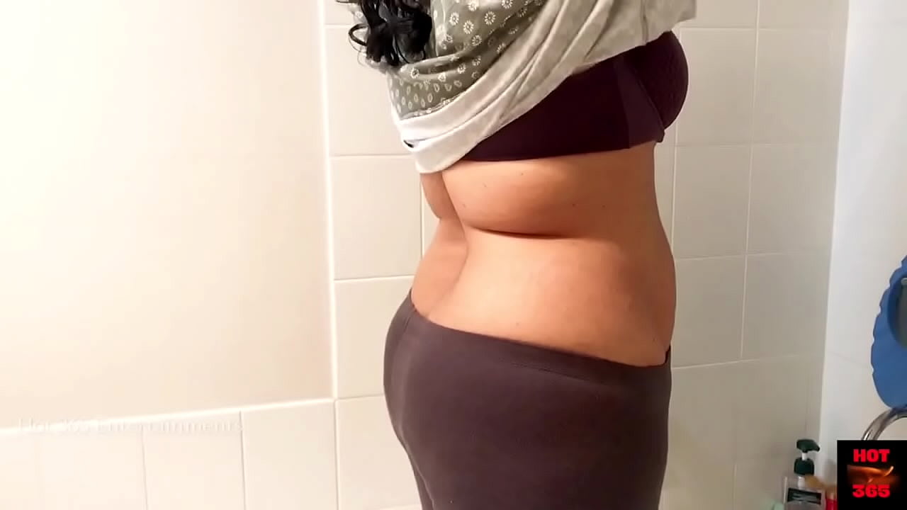Sexy Indian exposes in the bathroom