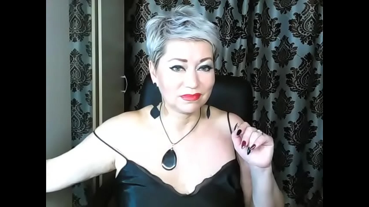 Fabulous Russian MILF t. her sweet cunt mercilessly in a hot private show ...