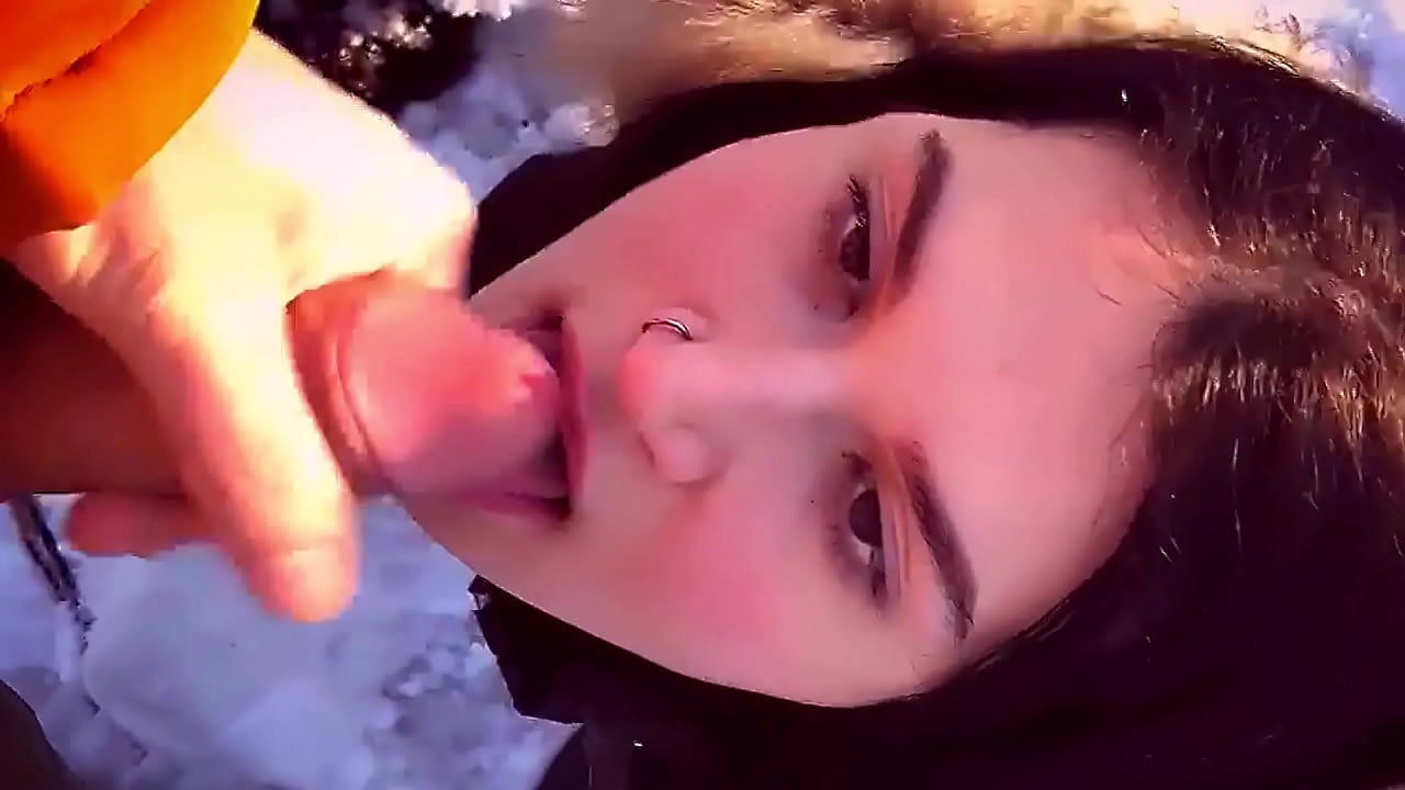 Met a stranger in a public park and took his cock in her mouth, then eat all the cum