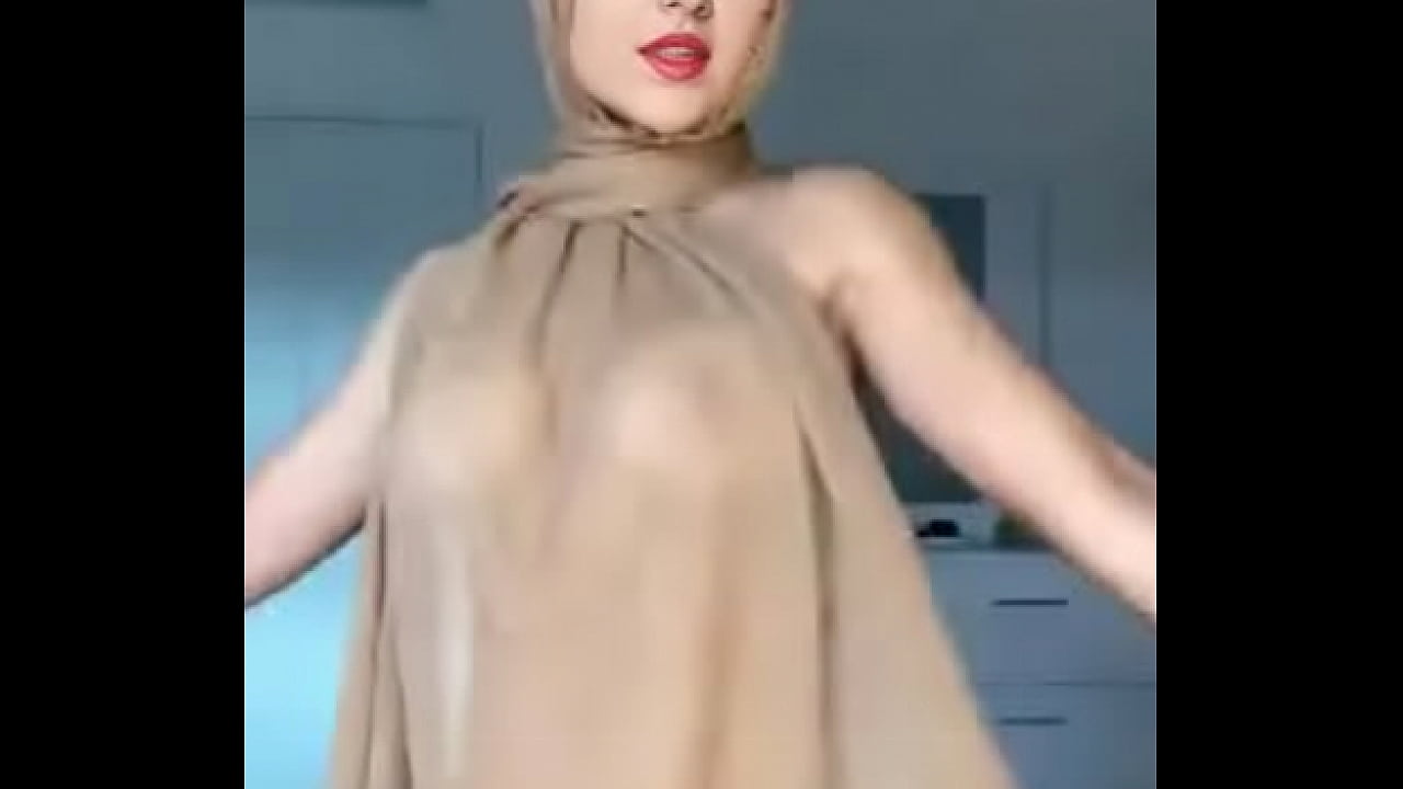 Aditi Bhabhi nude in hijab