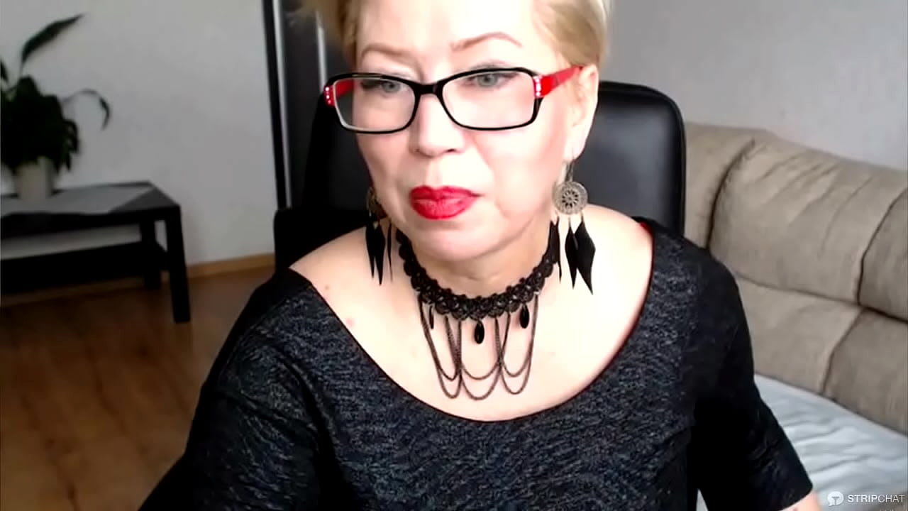 What to do when the wife is working on the webcam? The answer is simple - to fuck this fucking bitch too! This whore does not hear my comments, the coincidences are accidental and not accidental))