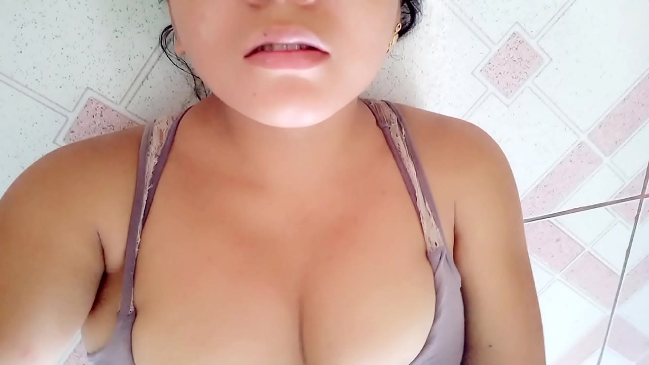 SEXY BUSTY CHUBBY MODELS ON THE FLOOR AND SENSUALLY TOUCHES HER PHENOMENAL NATURAL TITS, SHE IS VERY HOT BECAUSE SHE HAS NOT HAD SEX FOR 20 DAYS. I WONDER IF ANYONE WOULD LIKE TO COME HOME AND FUCK ME. REAL PORN AT HOME