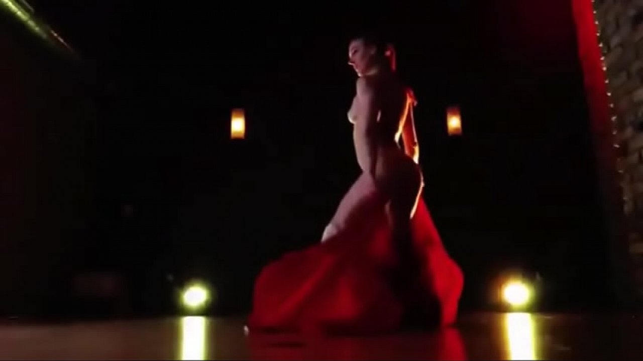 Live nude cam of sexy girl dancing