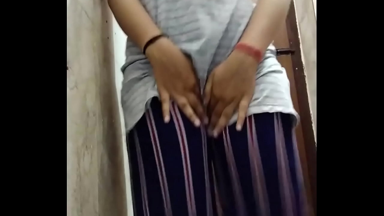 Indian girl fingering in her anal hardly