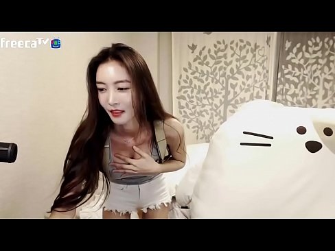 Sexy Korean girl's cam show!
