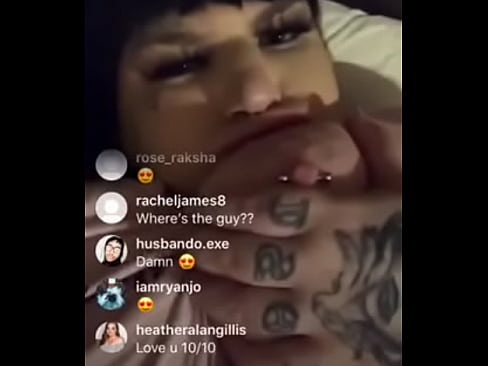 IG thot sucking her tits on live