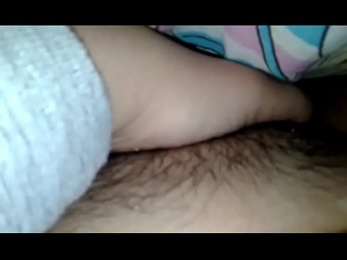 Gordita sexy masturbandose con la concha peluda