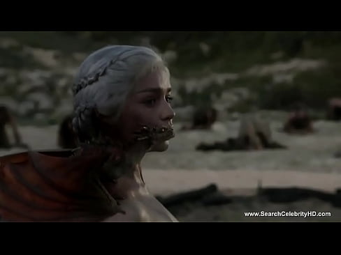 Emilia Clarke Fully Nude in Game of Thrones