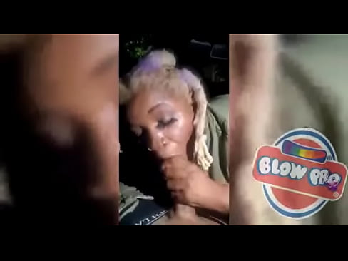 ebony girl sucking dick in a car