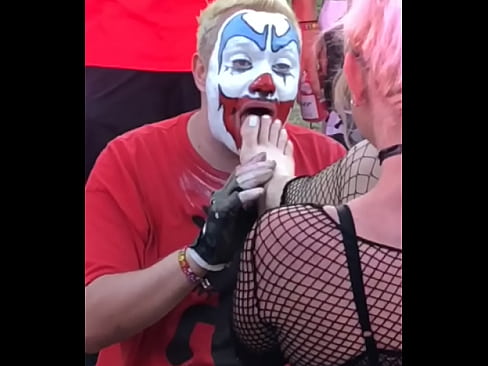 FlipFlop The Clown Worshiping Feet At The 2018 Gathering Of The Juggalos – Clip # 2
