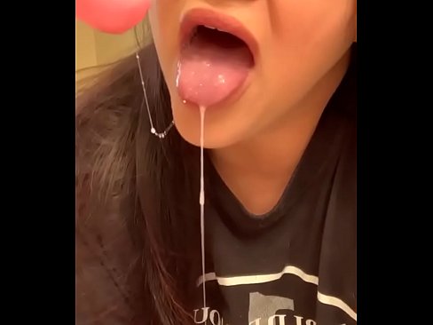 Giving this lollipop good head