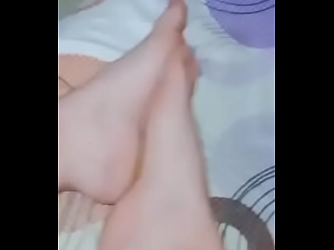 Mi novia me manda videos de sus pies para que me pajie