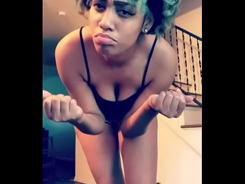 Twerking with the loose booty