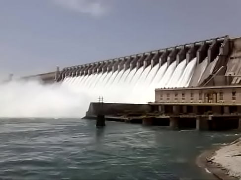 YouTube - Fun at nagarjuna sagar Dam 22 gates open