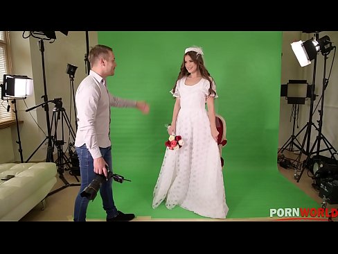 Wedding photographer guy seduces and bangs Evelina and her preety cunt