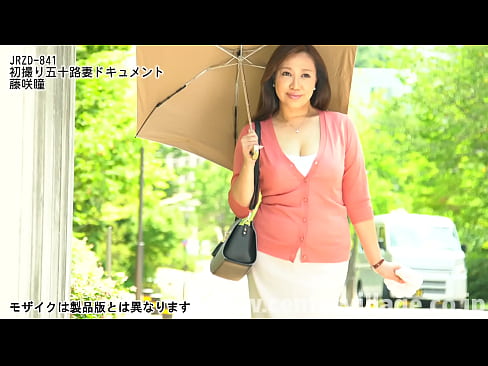 神奈川在住の藤咲瞳さん51歳、専業主婦。結婚25年目になる二の母。AV好きで興味だけは前々からあったという瞳さん。