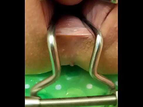 Milf Sandra zeigt ihre fotze von innen