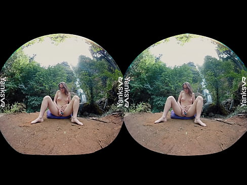 Watch good looking amateur beauty from Yanks Sierra Cirque masturbating her slick quim outdoors in 3D VR video