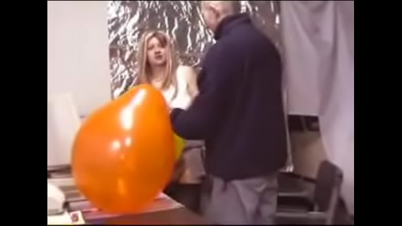 sex in the office whit a ballon