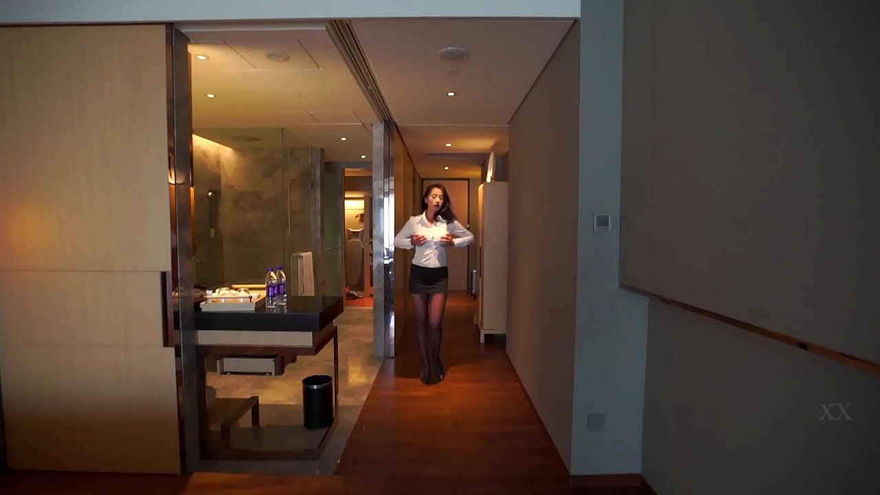 Office Lady seduces her Boss in the Hotel